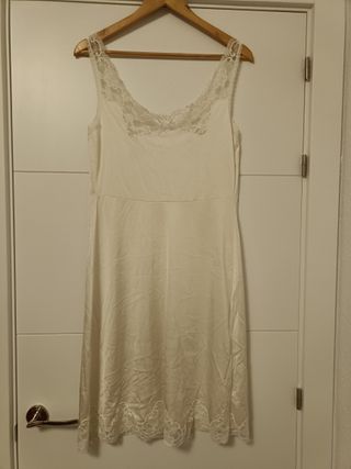 Camisón blanco con encaje