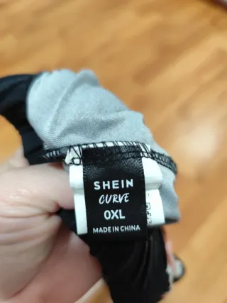 Pantalones cortos Shein Curve Estampado Plumas