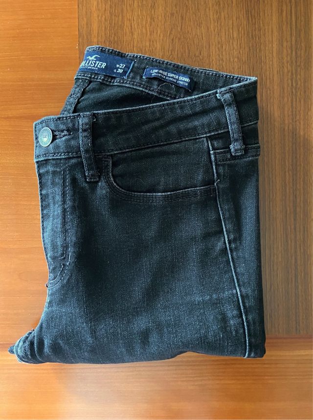 Pantalón pitillo negro Hollister