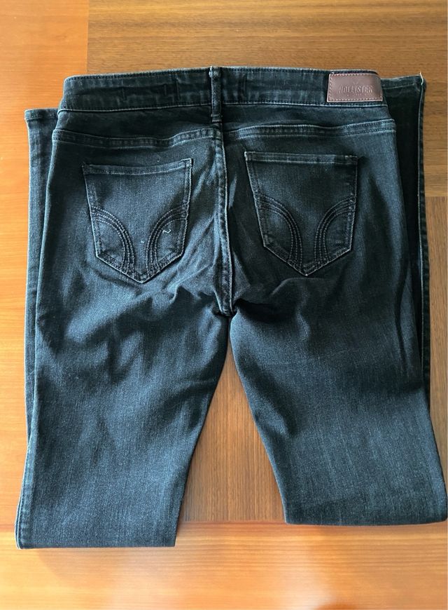 Pantalón pitillo negro Hollister