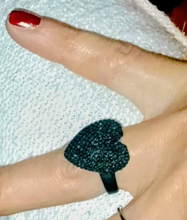 Anello cuore nero