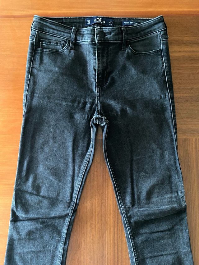 Pantalón pitillo negro Hollister