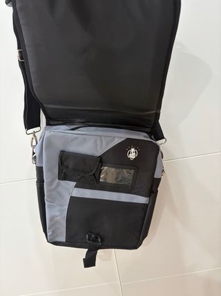 Maletín bandolera negro y gris