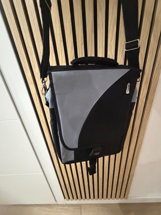 Maletín bandolera negro y gris