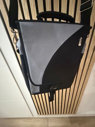 Maletín bandolera negro y gris