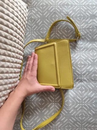 Bolso bandolera amarillo Lefties