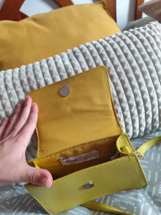 Bolso bandolera amarillo Lefties