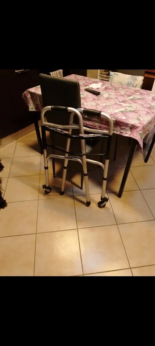 Deambulatore pieghevole in alluminio