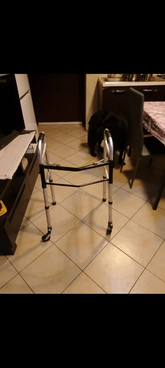 Deambulatore pieghevole in alluminio