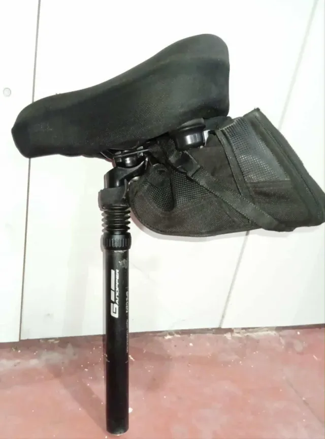 Tija con amortiguador para bicicleta