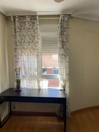 Habitación matrimonial con baño privado en chalet