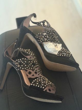 Sandalias de fiesta negras con tachuelas