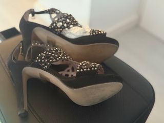 Sandalias de fiesta negras con tachuelas