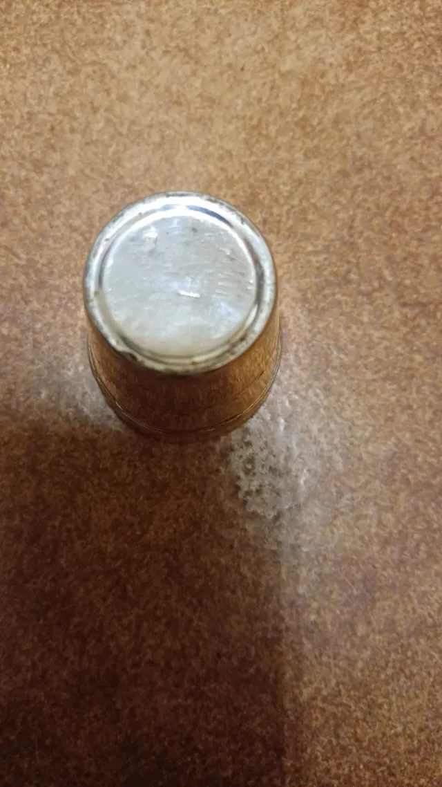 Chupito de metal plateado .Desconozco si es plata