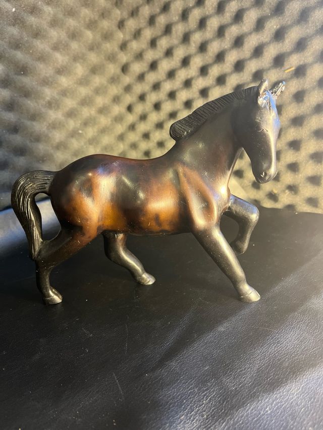 Figura equina decorativa