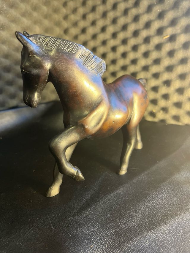 Figura equina decorativa