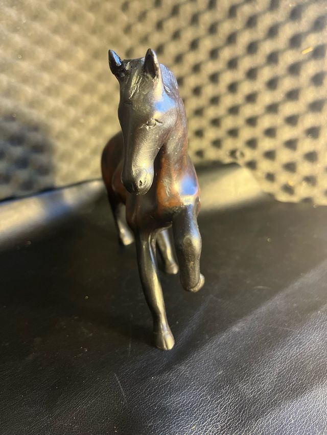 Figura equina decorativa
