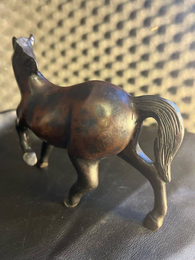Figura equina decorativa