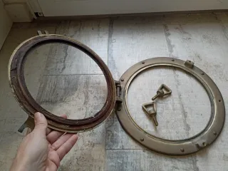 Ojo de buey redondo latón