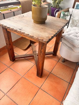 Mesa de madera rústica