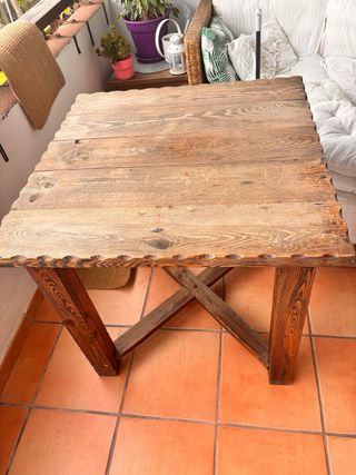 Mesa de madera rústica