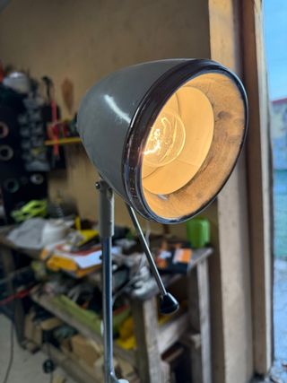 Lámpara de pie para obras