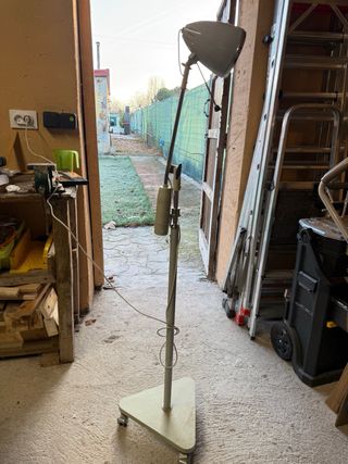 Lámpara de pie para obras