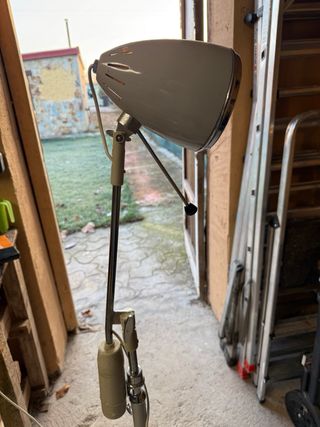 Lámpara de pie para obras