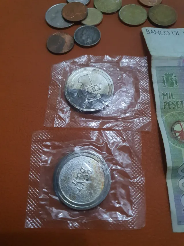 Nota de 1000 pesetas e lote de moedas