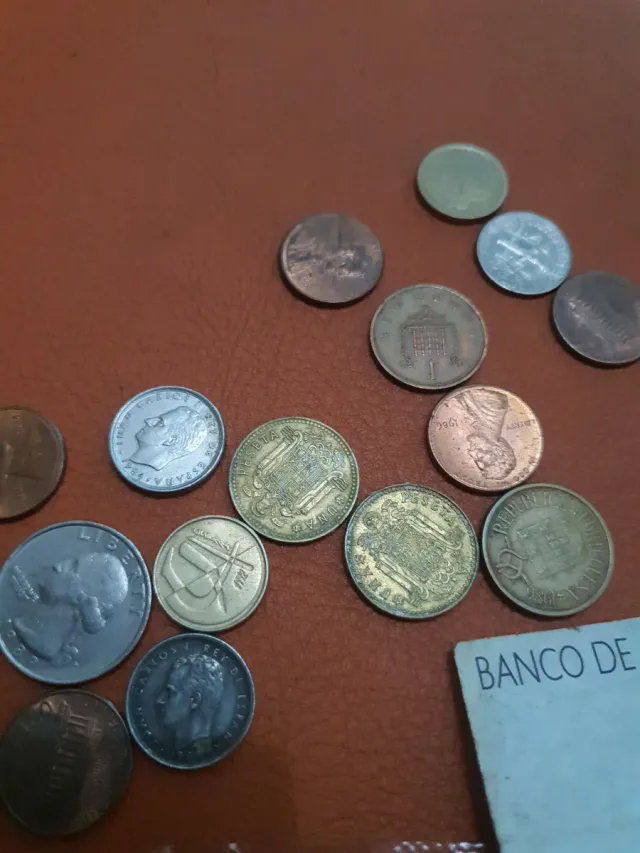 Nota de 1000 pesetas e lote de moedas