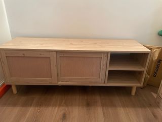 Zapatero y banco de madera y bambú