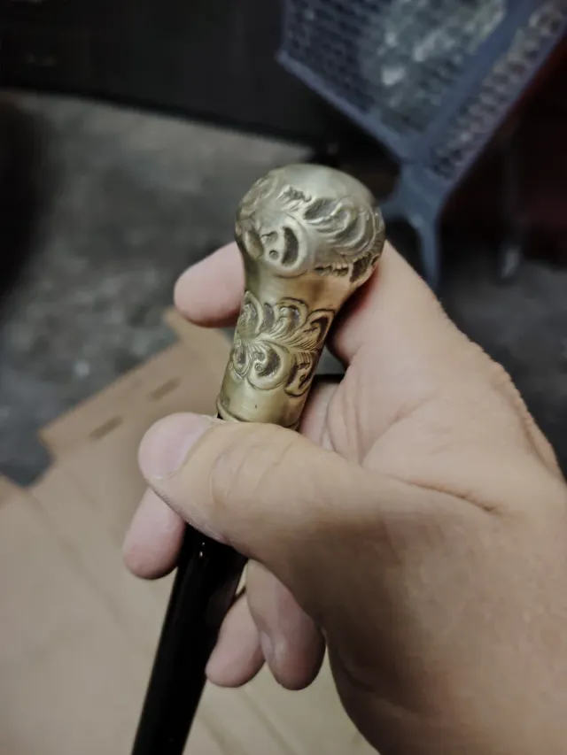 Bastone da passeggio con impugnatura sferica