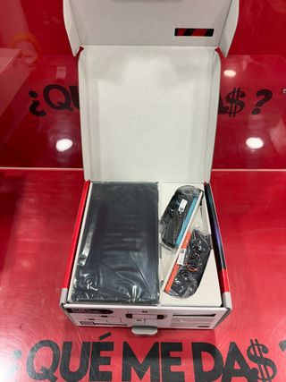 Consola Nintendo Switch 2 + Mario Kart World.