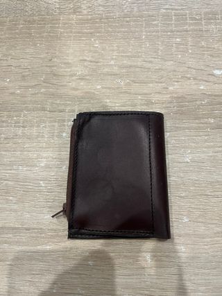 Cartera artesanal de cuero marrón