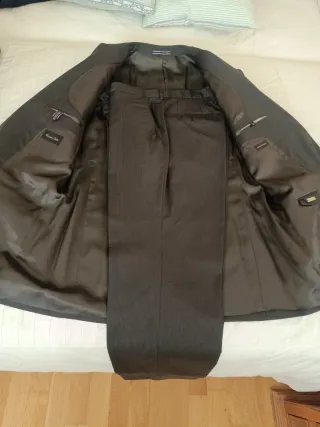 Traje de hombre gris marengo con ralla