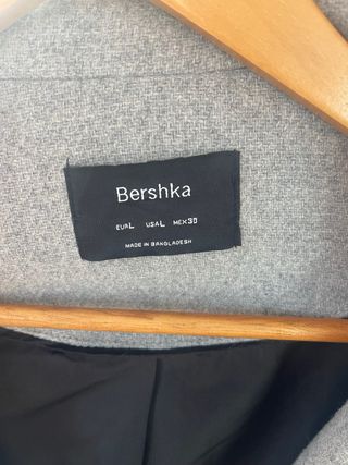 Abrigo gris Bershka