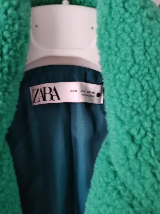 Abrigo Zara pelo verde talla única