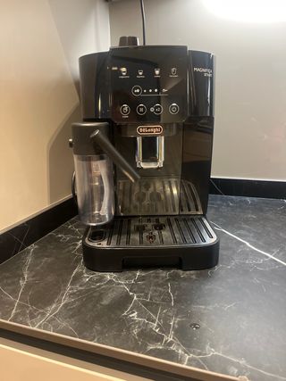Cafetera Delonghi Magnifica Start Negra
