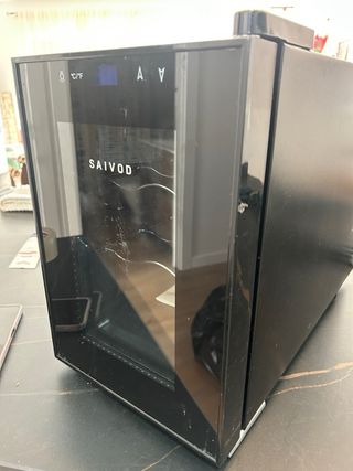 Nevera para vinos pequeña marca Savoid