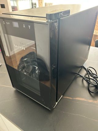 Nevera para vinos pequeña marca Savoid