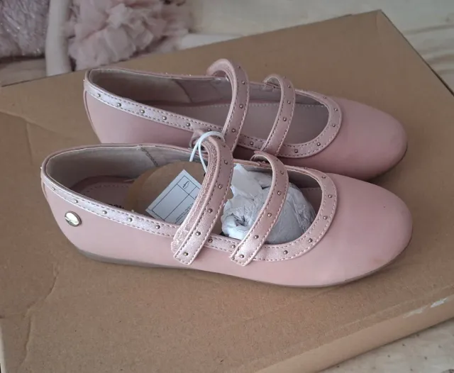 Merceditas Mayoral rosas con tachuelas