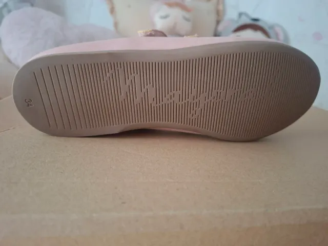 Merceditas Mayoral rosas con tachuelas