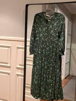 Vestido boho Zara floral verde y negro