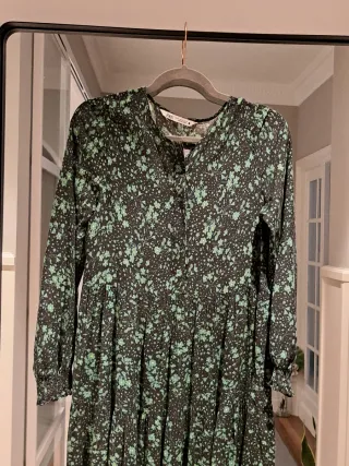 Vestido boho Zara floral verde y negro