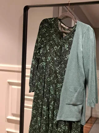 Vestido boho Zara floral verde y negro
