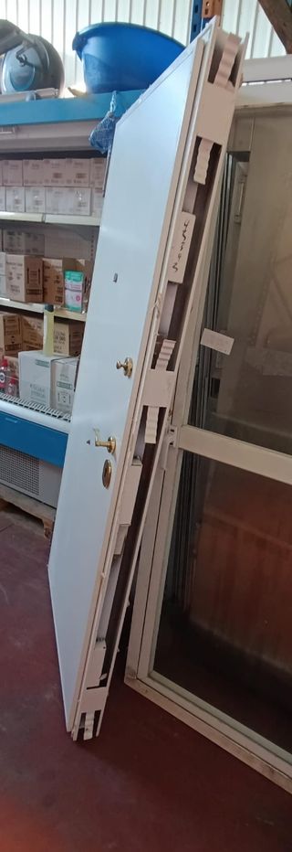 Puerta maciza de 92x208 hay que cogerla entre 2-3!