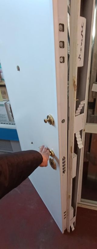 Puerta maciza de 92x208 hay que cogerla entre 2-3!