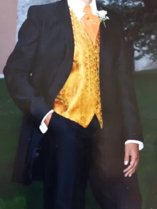 Traje de Novio Talla 52 Negro y Dorado