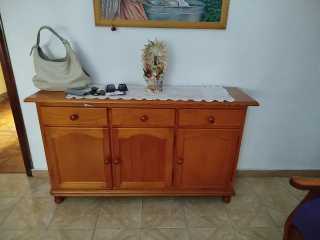 Aparador de madera marrón