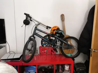 Bicicleta de Trial (soporte cascos PlayStation)